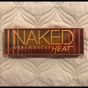 Urban Decay Naked Heat Eyeshadow Palette